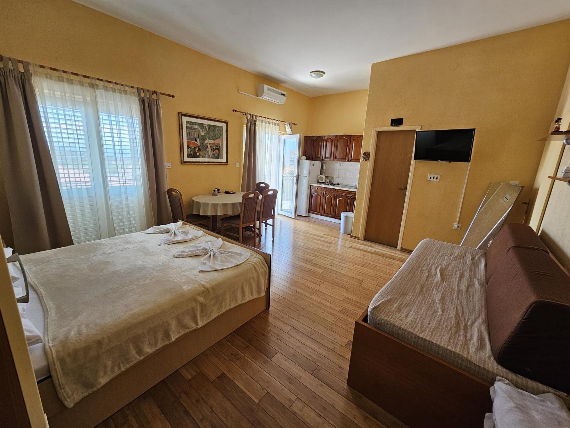 Apartments Mirjana Makarska Esterno foto